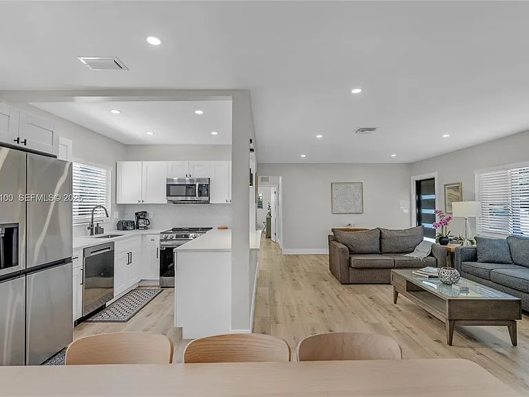 1204 NE 7th St — Photo 11