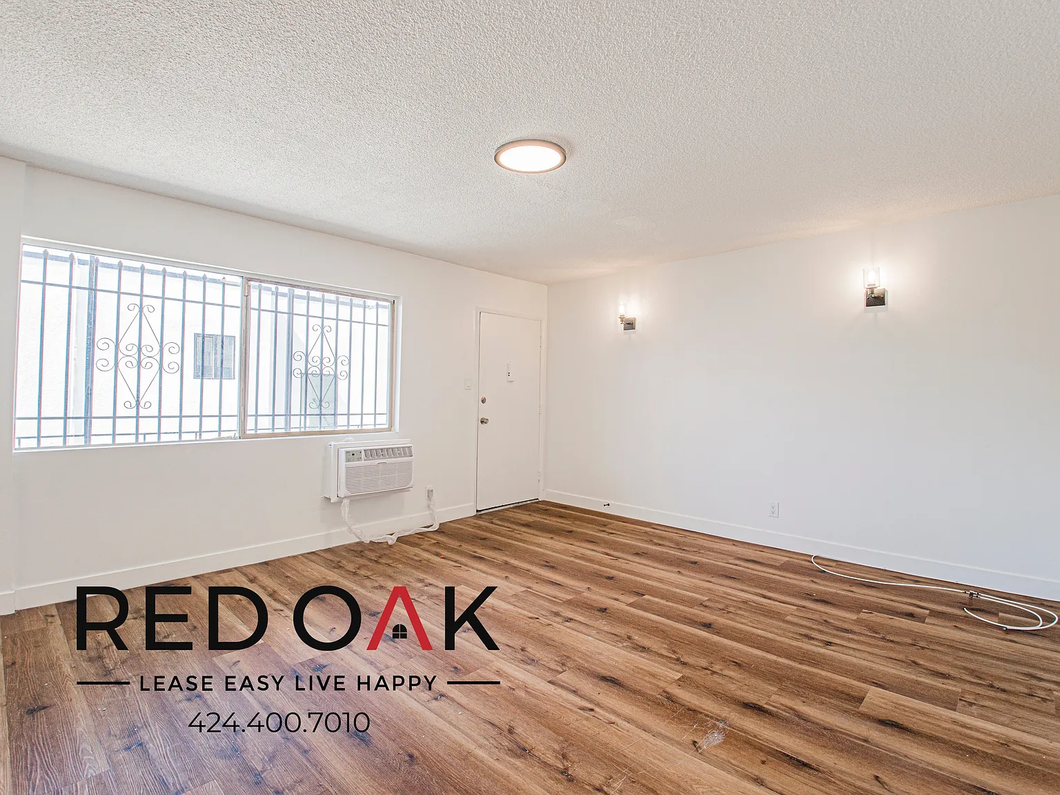 ~6 Weeks FREE~ Spacious Two Bedroom with On-Site Laundry and Included Parking ~ In Prime Arlingto... — Photo 1