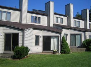 41 Sea Breeze Ln, Bristol, RI 02809