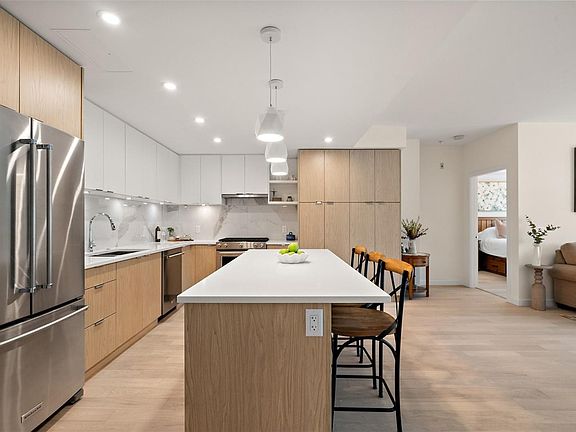 2nd image of 5120 Cordova Bay Rd #309