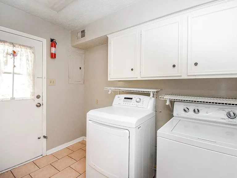 1709 Beaver Springs Ct — Photo 15