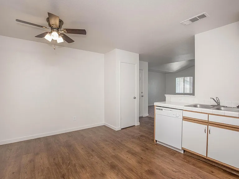 Sierra Hills Apts — Photo 7