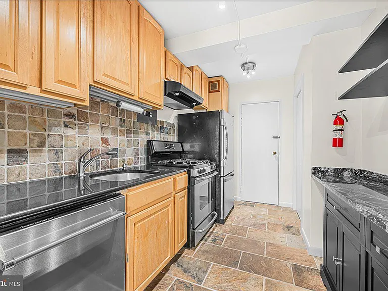 4201 Cathedral Ave NW #908E — Photo 13