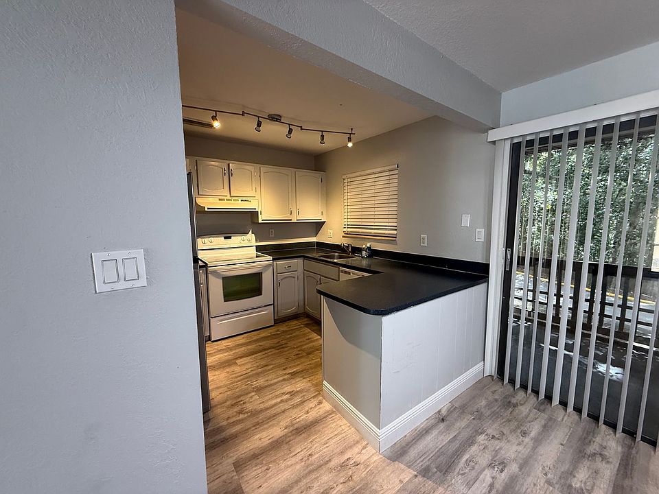 1st image of 2811 SW Archer Rd APT P132