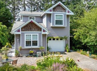 38 3rd St W, Chinook, WA 98614