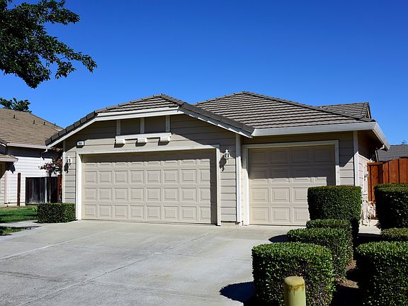 2nd image of 955 Coventry Cir