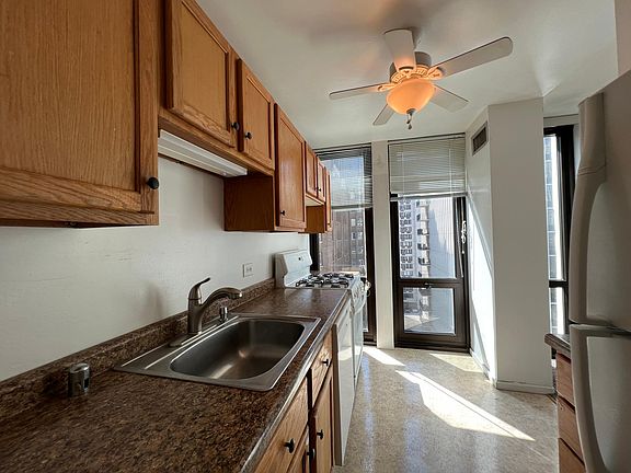 5th image of 1 E Scott St APT 1110