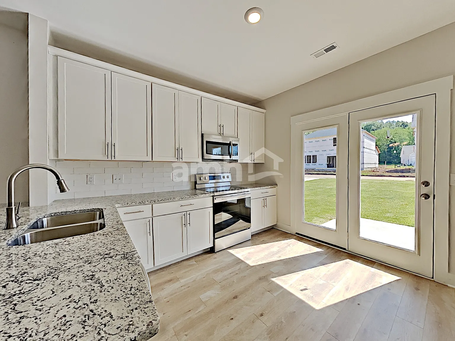 4 bed, 2.5 bath, 1933 sqft, $2,405 — Photo 3