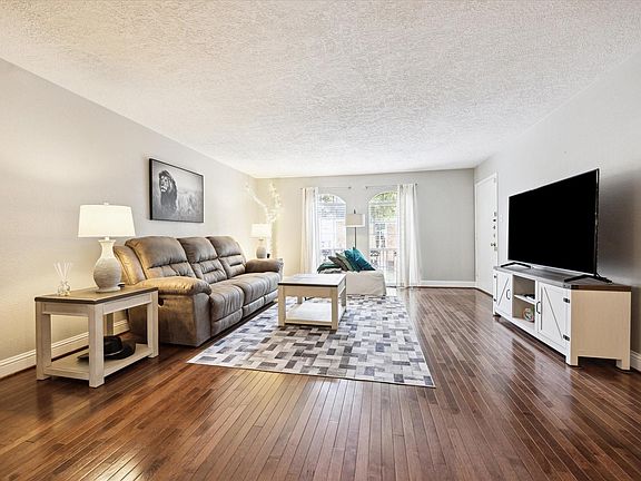 2nd image of 503 N Post Oak Ln #503
