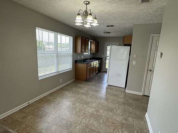 4th image of 2815 Elijah Dr