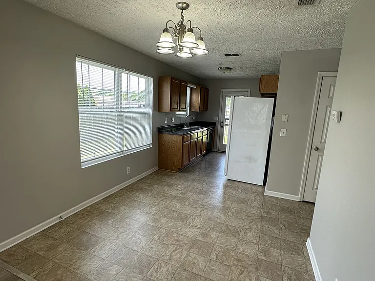 2815 Elijah Dr — Photo 4
