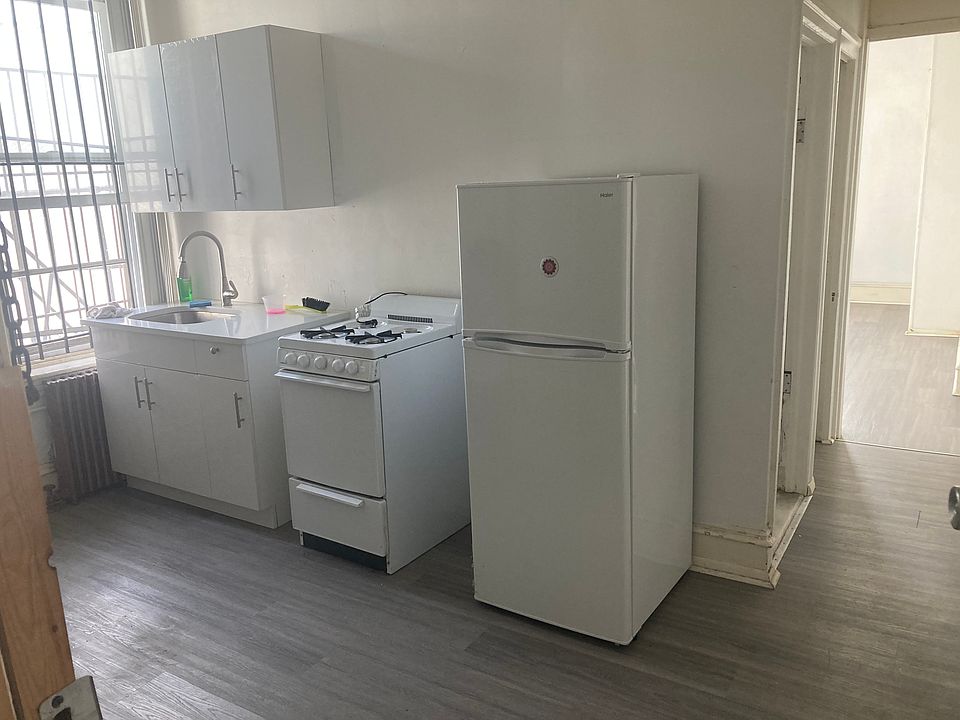 2nd image of 3802 Lancaster Ave #3R