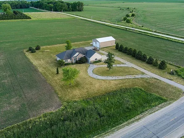 31050 130th St, Cedar Falls, IA 50613