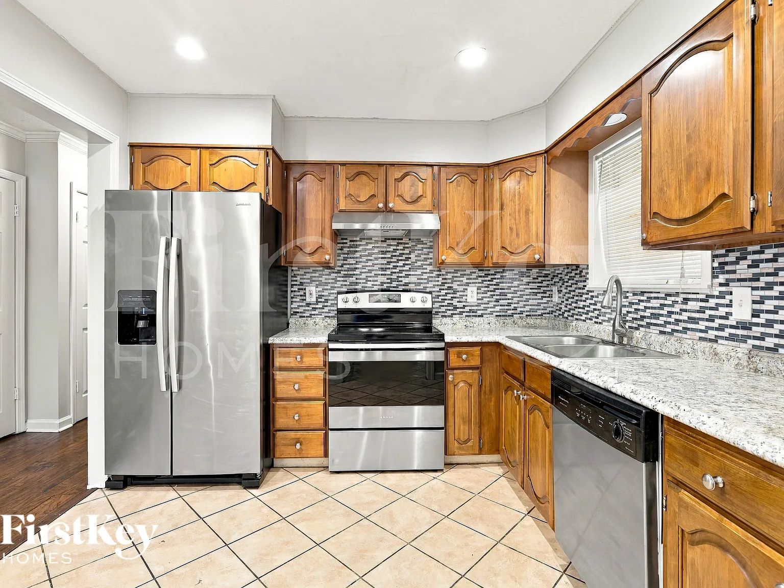 4 bed, 2.0 bath, 2070 sqft, $1,910 — Photo 4
