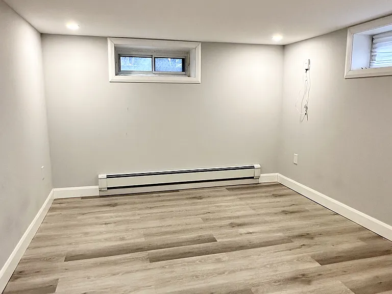30 Balsam Ave S #BASEMENT — Photo 4