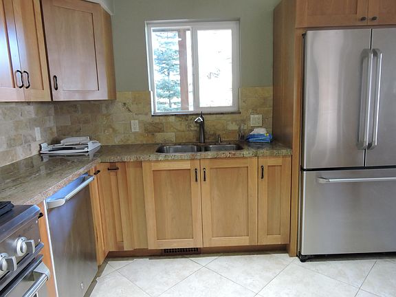 Kitchen-Custom cabinets, undermount sink, tile floor upgraded appliances