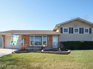 425 Northview Ln, Hoffman Estates, IL 60169