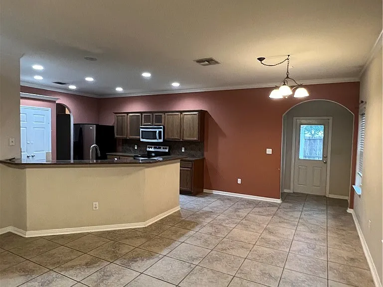 2545 Las Brisas St — Photo 11