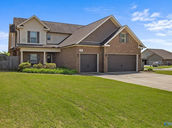 9 Weeping Willow Ln, Decatur, AL 35603