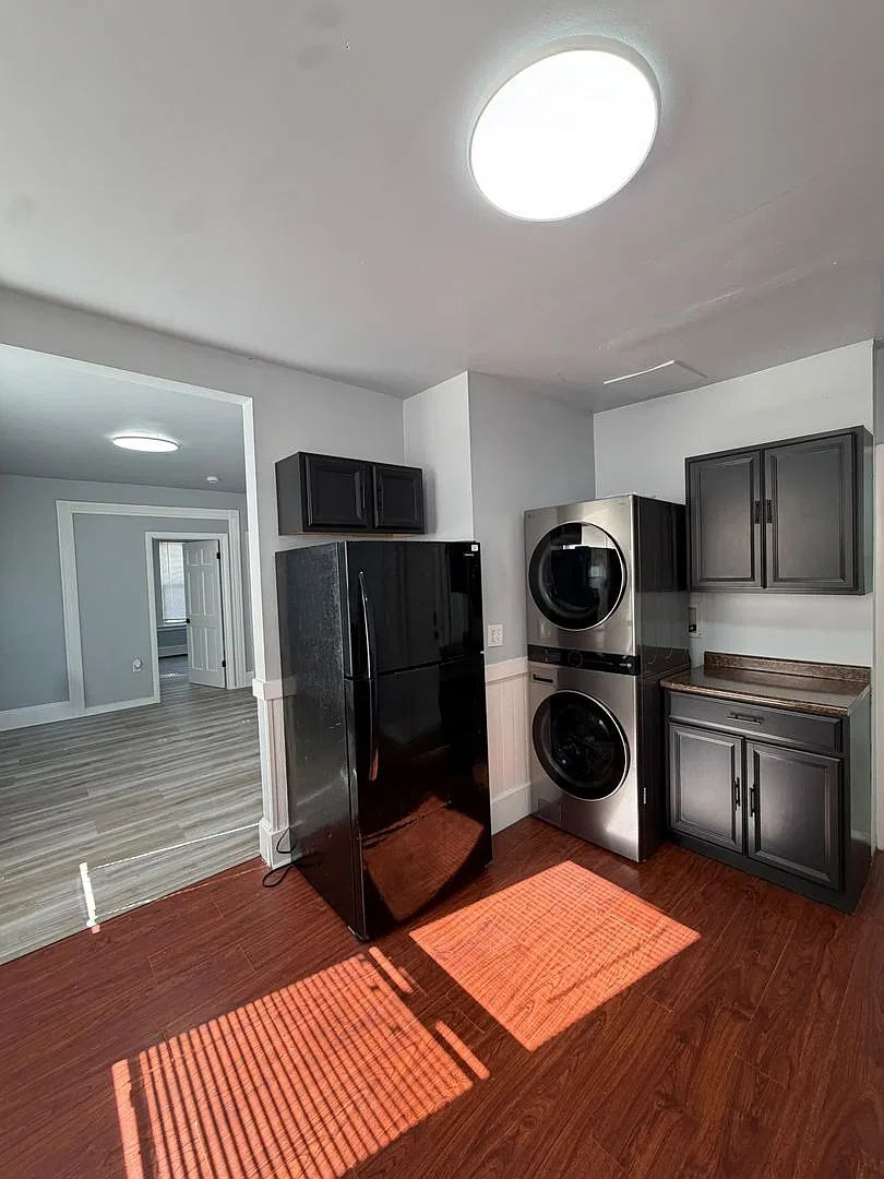 35 - 37 Farren — Photo 2