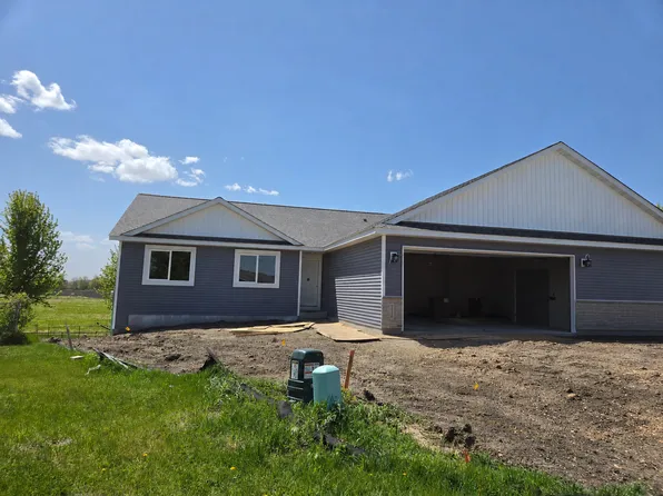 216 Fischer Ct NW, Montgomery, MN 56069