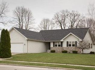 909 Auburn Rd, West Bend, WI 53090