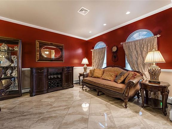 4th image of 15 Orchard Ave