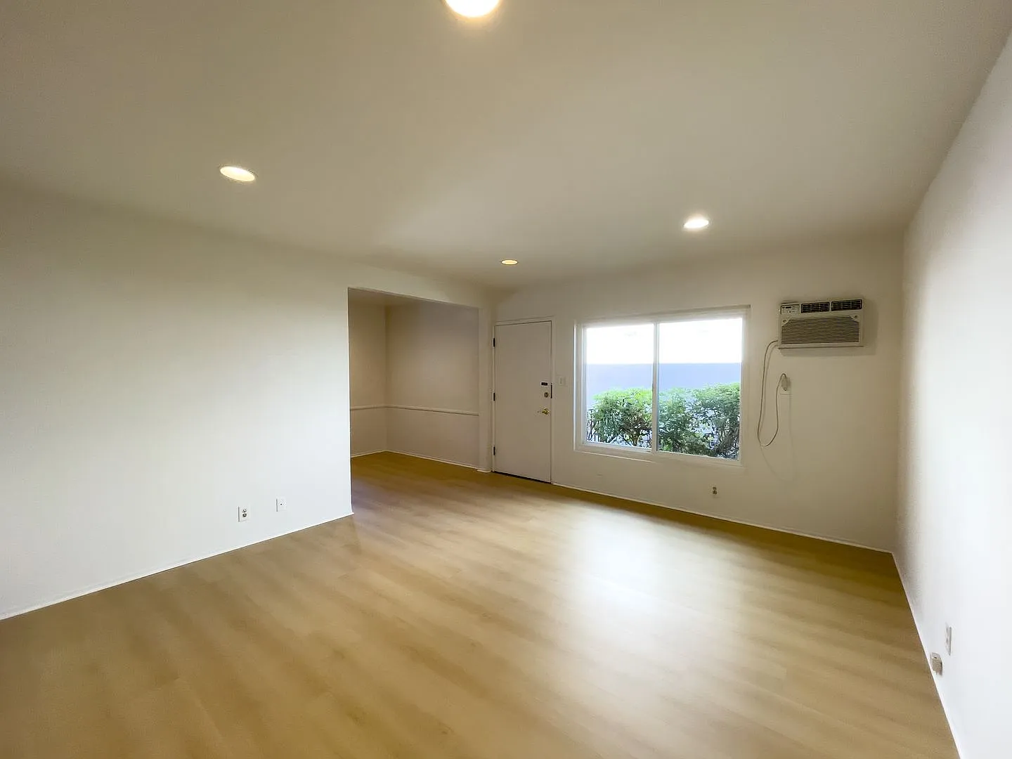 424 W Wilson Ave — Photo 4