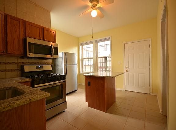 2nd image of 1103 N Ashland Ave APT 3R