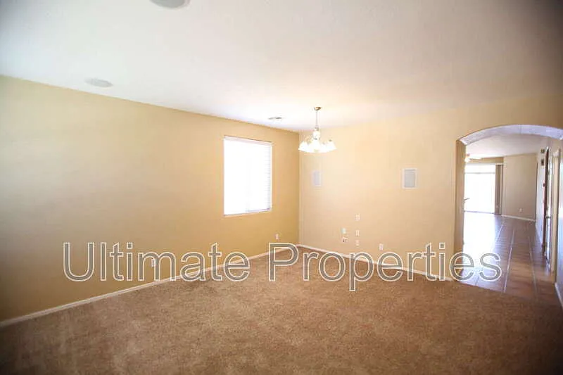 4 bed, 2.5 bath, 1798 sqft, $1,995 — Photo 3