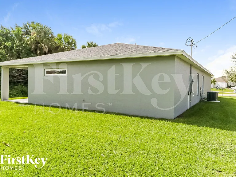 1943 SW Sunglow St — Photo 15
