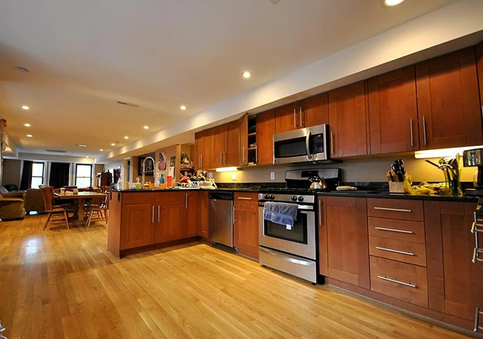 Central Air ~ Nice 5 Bed/2 Bath On The Allston/Brighton Line For 9/1 — Photo 1
