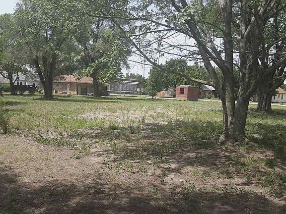 4th image of 107 E South Depot St