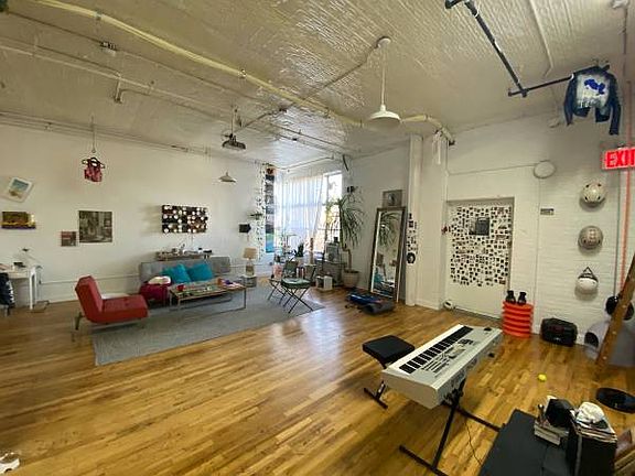 5th image of 251 McKibbin St #309A