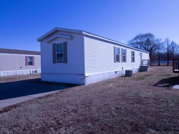 1900 NW Lyman Rd #287, Topeka, KS 66608