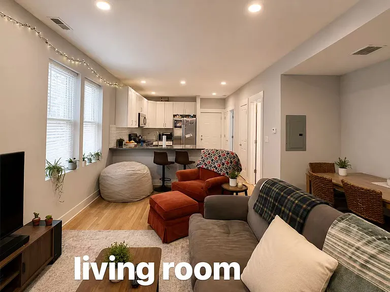 1411 W Taylor St #2R — Photo 2