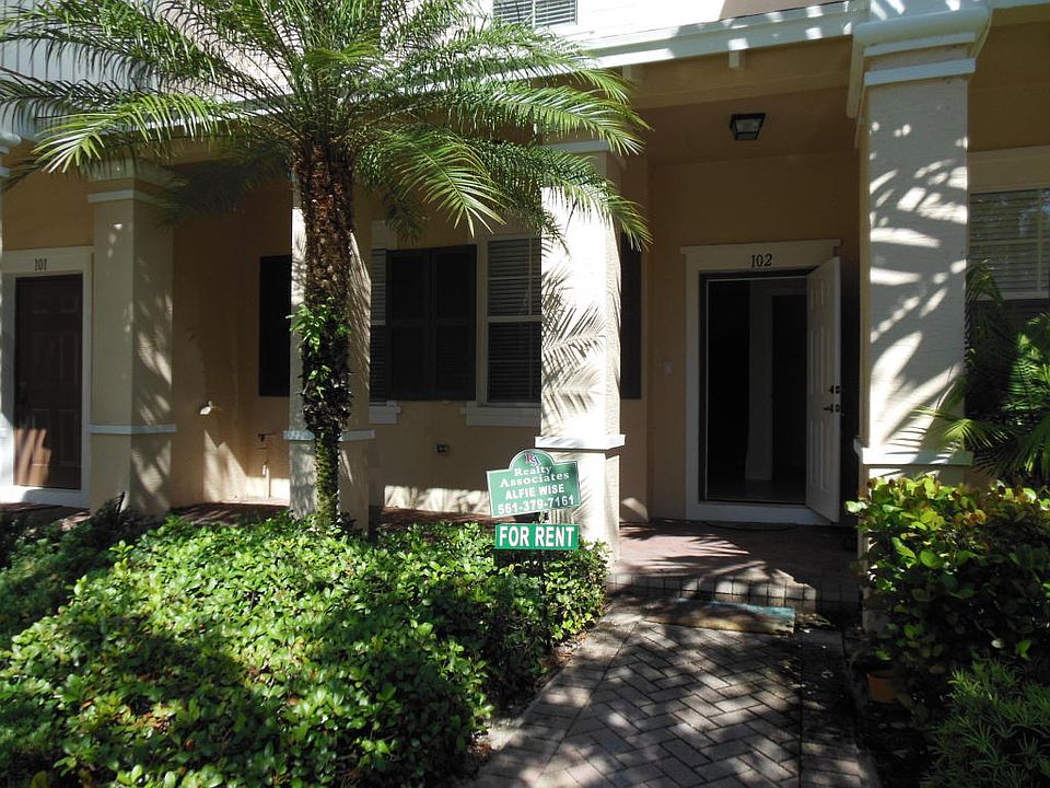 COVERED FRONT PORCH