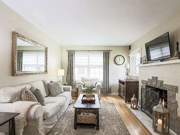 5th image of 820 Acorn Dr