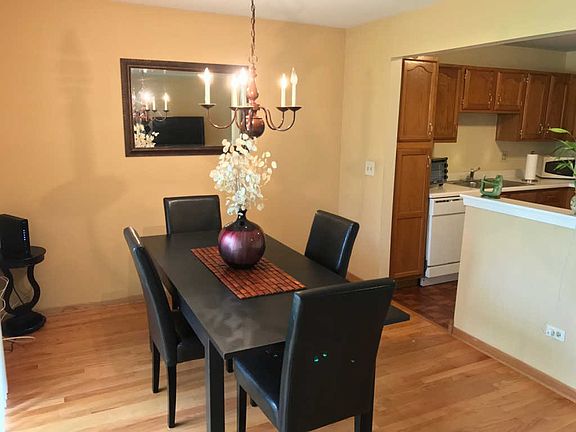 4th image of 2822 Meadow Ln Unit V1