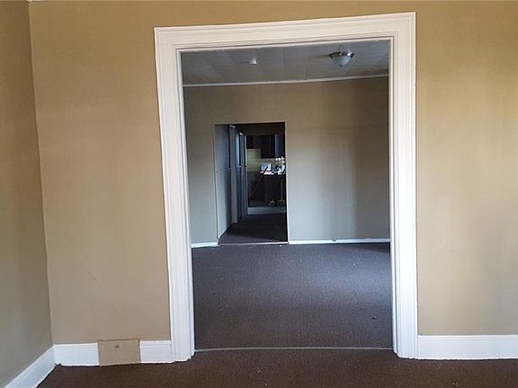 5th image of 567 West Ave