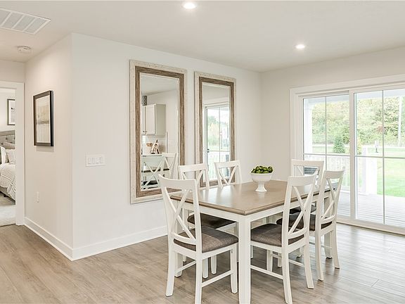 4th image of 118 Acorn Dr