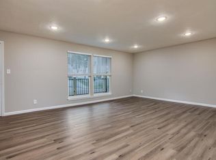 1130 W 11th St #B6, Lawrence, KS 66044