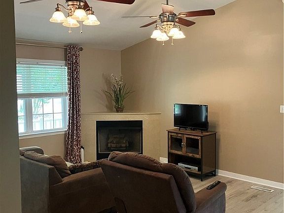 5th image of 1375 Gills Rd