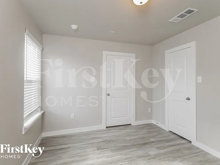 340 Niki Dr — Photo 11