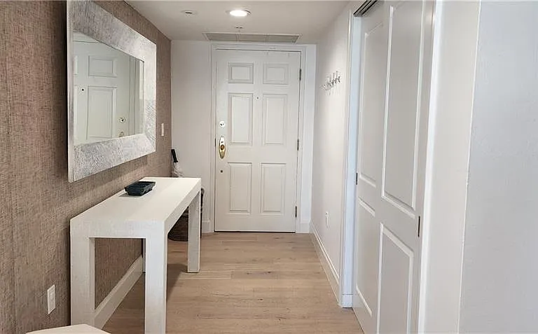 20 Seagate Dr #301 — Photo 2