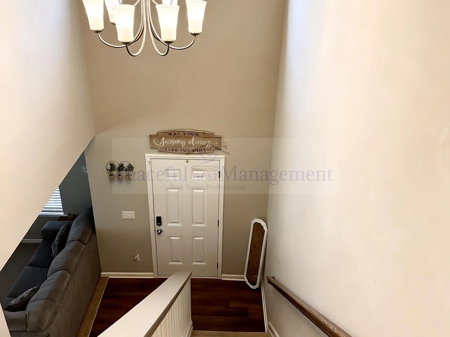 4 bed, 2.5 bath, 2400 sqft, $2,400 — Photo 2