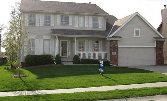 1st image of 324 Castle Pine Dr