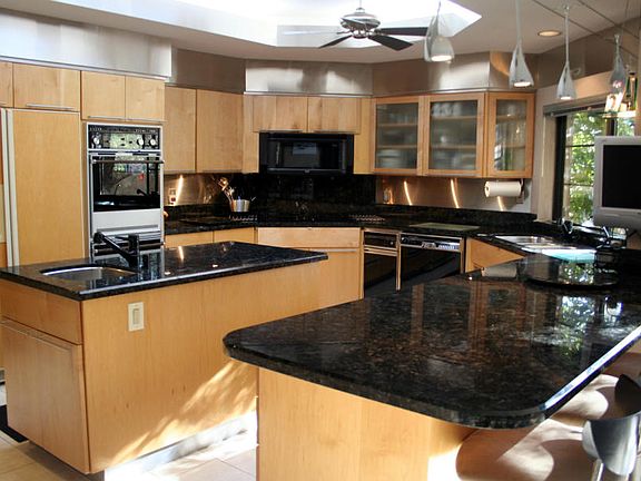4th image of 8402 N 84th St