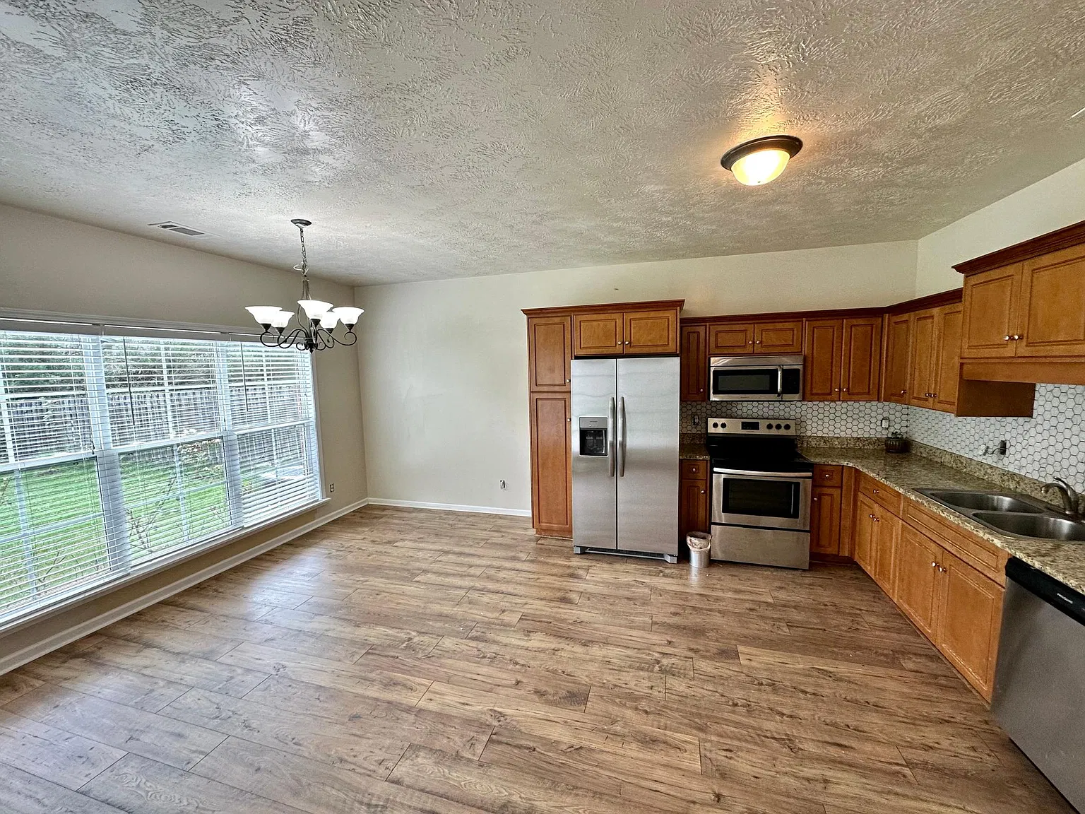 1102 Grove Landing Ln — Photo 2