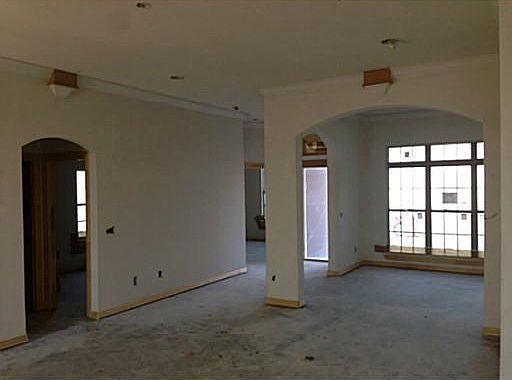 2nd image of 4406 N Meadow Oaks Dr